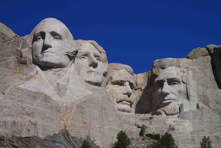 Monte Rushmore visto del área de observación de la marca 