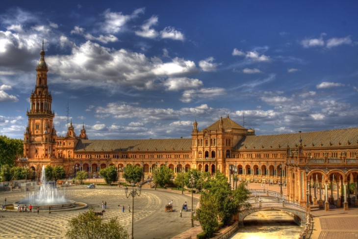 Plaza en Sevilla, España 