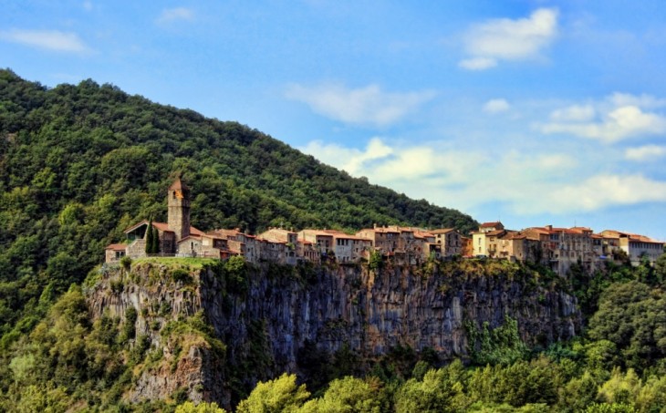 Castellfullit de la Roca en España