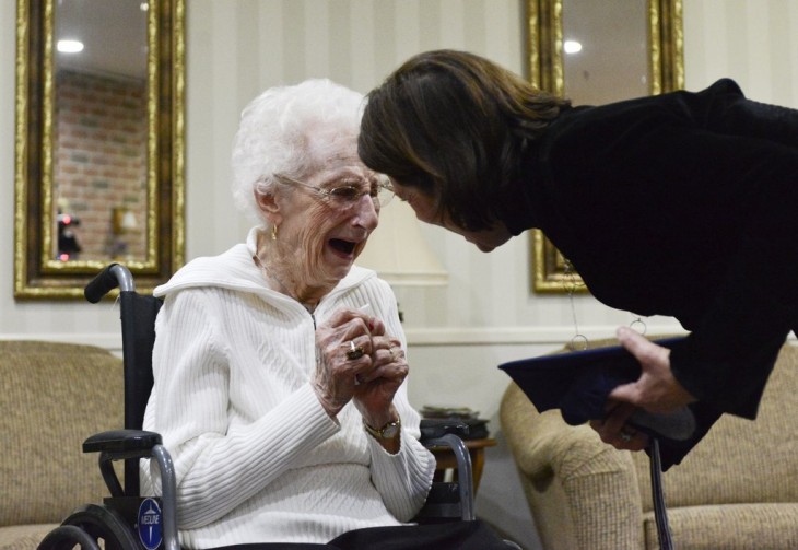 margaret recibiendo su diploma