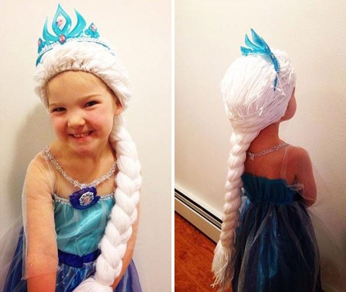 niña con una peluca de elsa de la película Frozen 