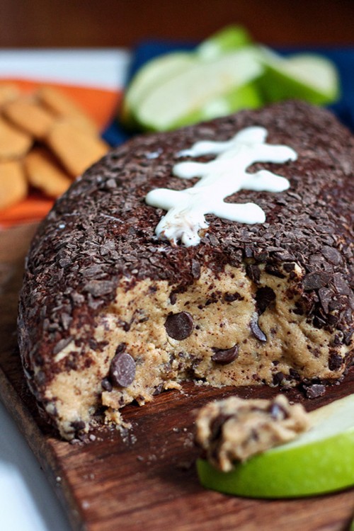 masa de galletas en forma de balón de fútbol americano 