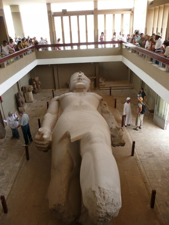 coloso de Ramses ll en El Cairo, Egipto 