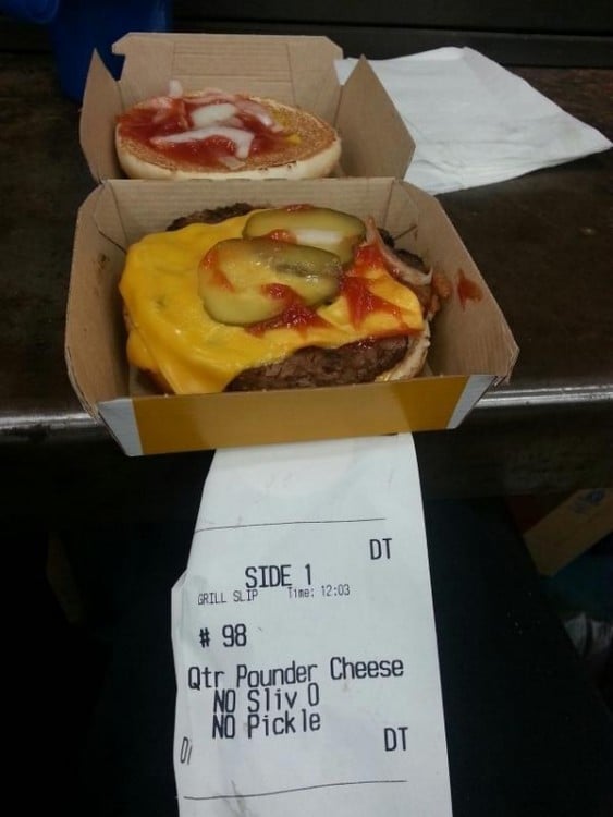 caja de una hamburguesa de Mc Donald´s