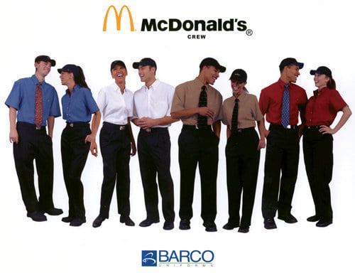 empleados uniformados de Mc Donalds 