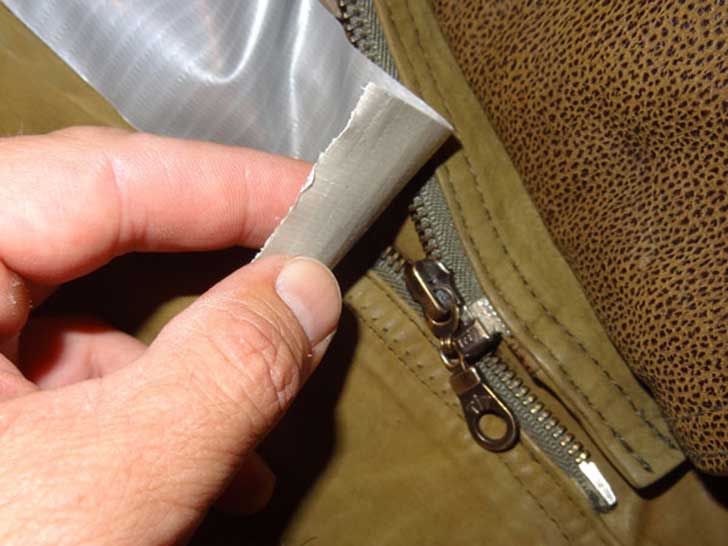 zipper atorado con la duc tape se destapa