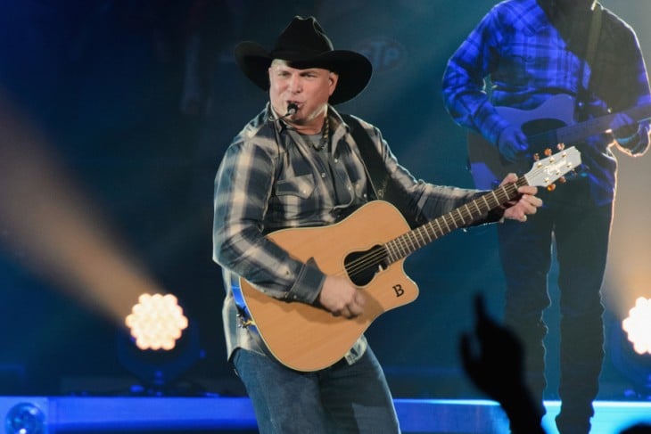 Garth Brooks Performs In Rosemont Illinois 2015