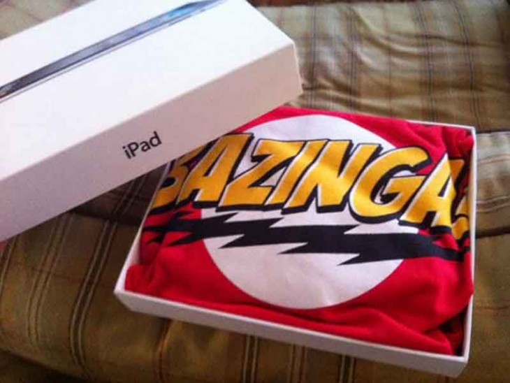 papas le juegan una broma pesada a su hijo con un ipad falso bazinga