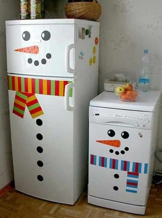 decoración del refrigerador y de la estufa como monos de nieve