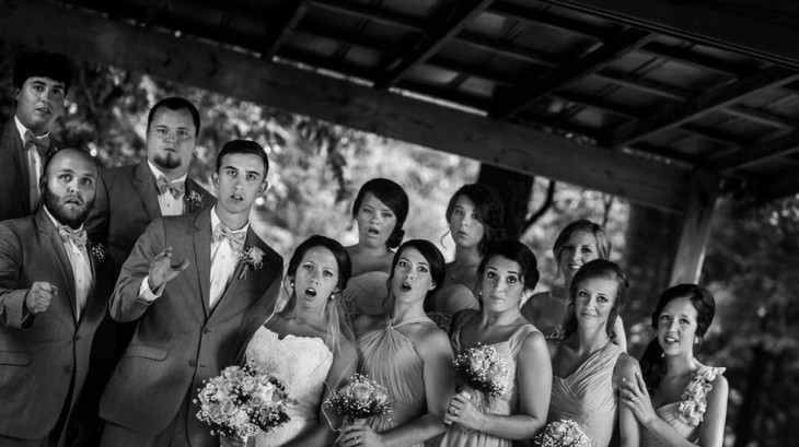 fotografía del momento preciso en el que el fotografo termina en el suelo sin más por haberse tropezado