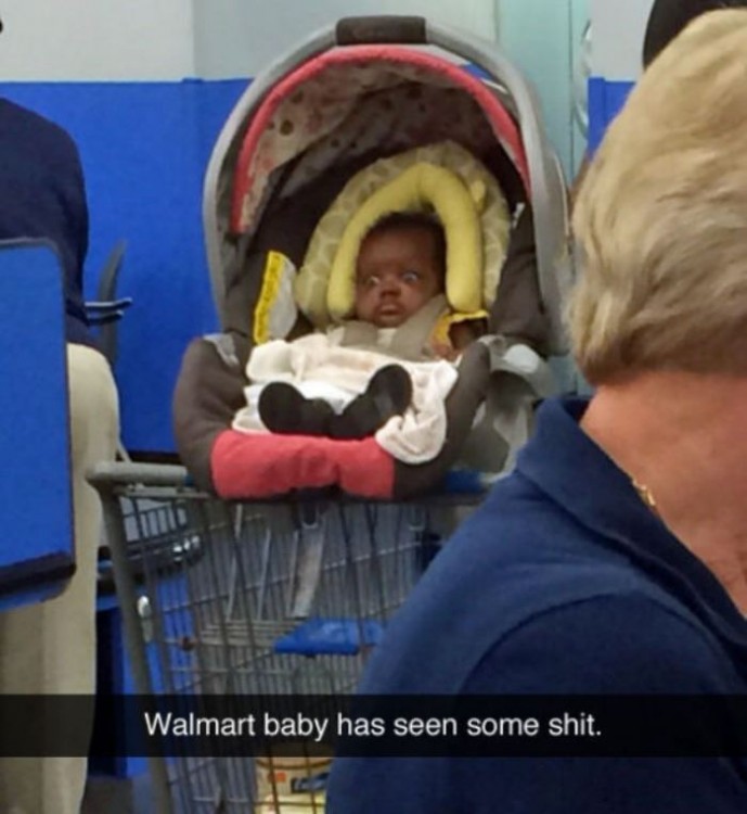 niño haciendo popó en walmart