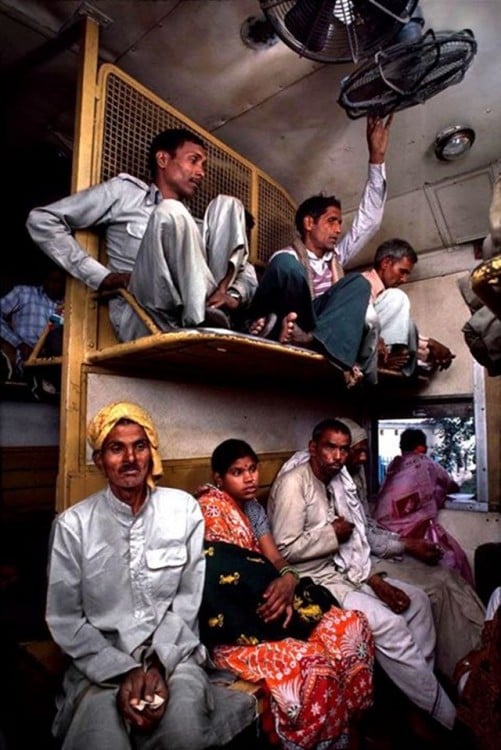 TREN PÚBLICO DE LA INDIA