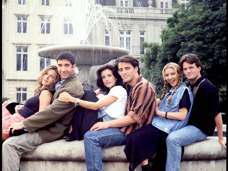 asi se veian los personajes de friends en la primera temporada cuando ganaban 22 dólares pro capitulo