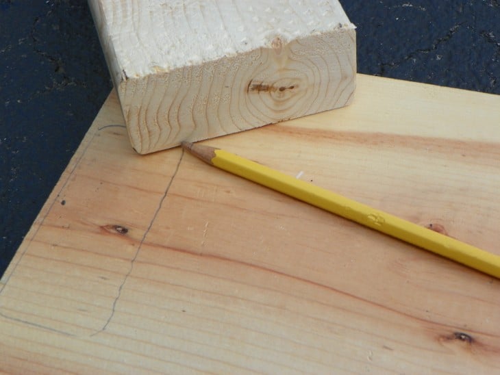 tablas de madera con un lápiz 