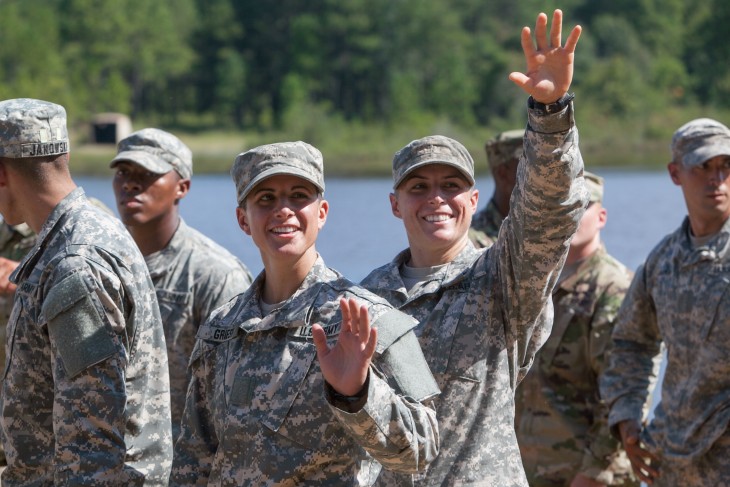 Kristen Griest Y Shaye Haver las primeras mujeres graduadas de la escuela Ranger en Estados Unidos 