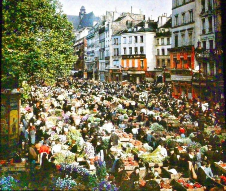 vendedores ambulantes en una de las calles de París en el siglo XX 
