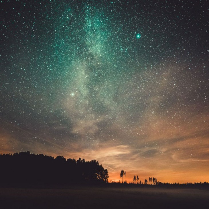 Fotografía del cielo nocturno en Finlandia