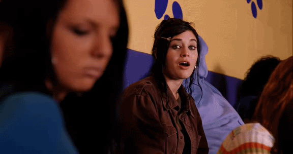 Gif de una escena de la pelÃ­cula Mean Girls donde una chica maldice 