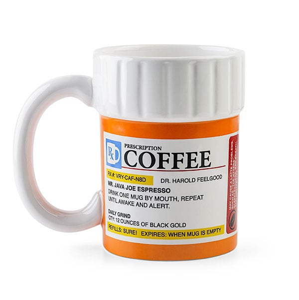 Taza de café en forma de pastillero con receta médica 
