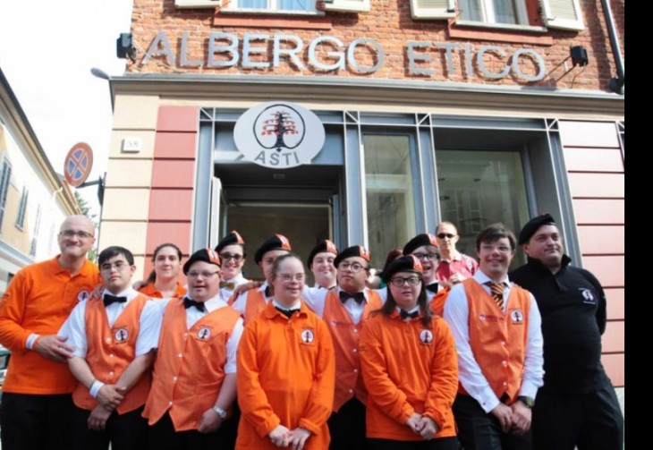 empleados del hotel Albergo Etico en Asti, Italia 