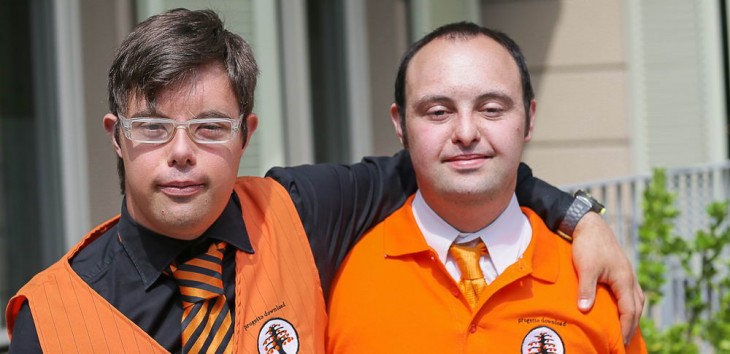 Dos empleados con síndrome de down en el hotel Albergo Etico en Italia 