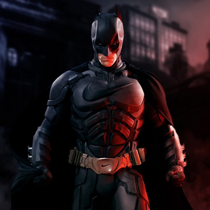 Batman con el uniforme con el logotipo de la marca Nike 