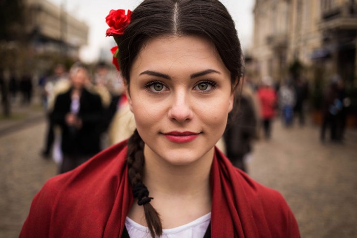 mujer de moldova en alguna parte de lmundo