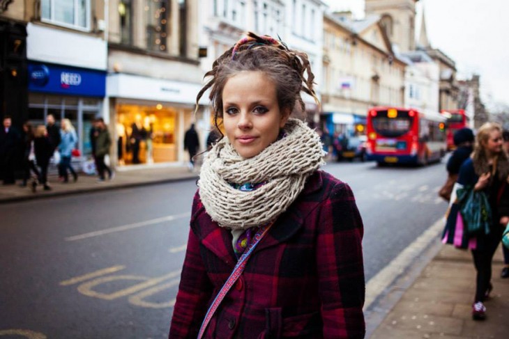 mujer inglesa con rastas