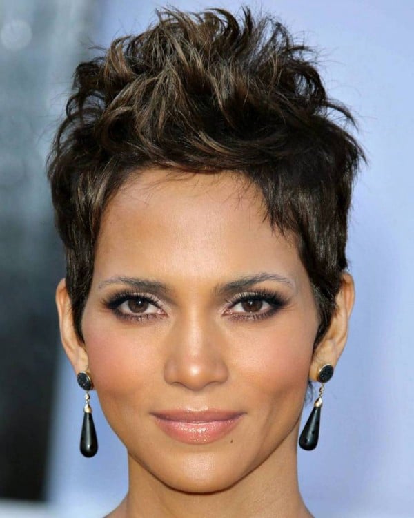 Mezcla de las caras de Jennifer Lopez y Halle Berry