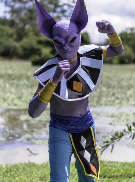 Cosplay fail del personaje Bills de dragon ball z 