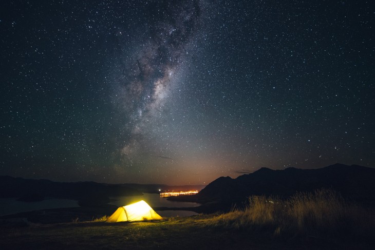 Acampar de noche en el Lago Wanaka 