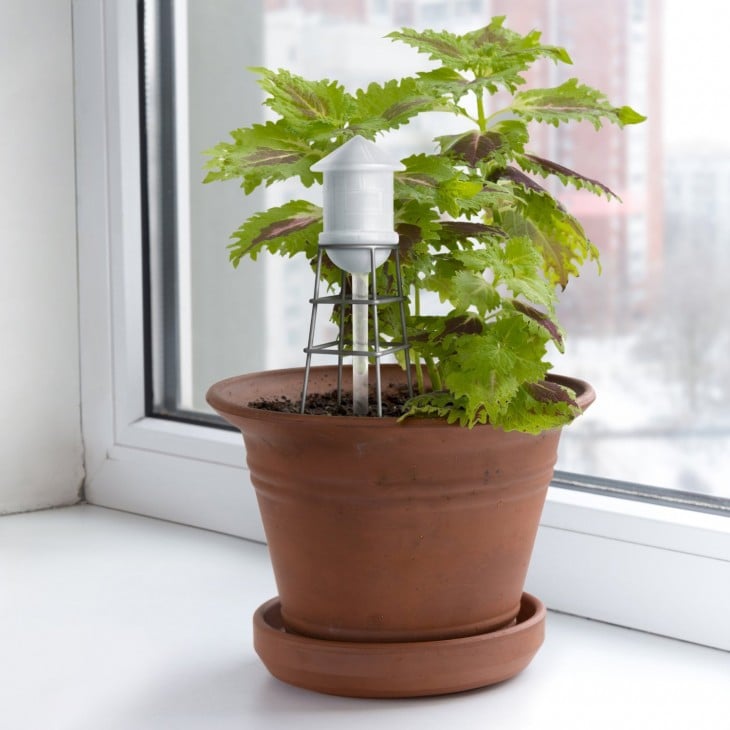 Torre de agua para rellenar automáticamente las plantas 