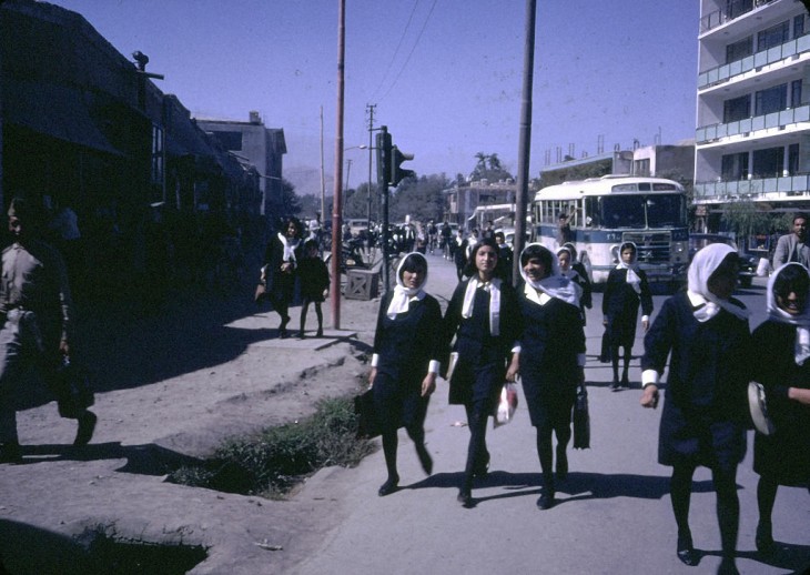 Fotografía de estudiantes en Afganistán en 1960