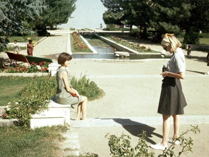 Mujeres en una plaza de Afganistán en la década de 1960 
