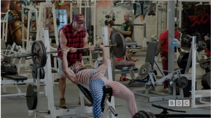 HOMBRES QUESE LA PASAN GRITANDOEN EL GYM