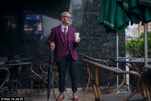 Granjero de 85 años se vuelve icono de la moda en Xiamen, China