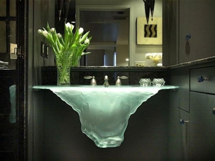 lavabo de cristal en forma de deshielo 