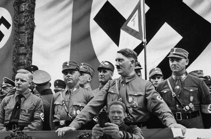 foto photoshopeada de Arnold con el fondo de Hitler y los nazis 