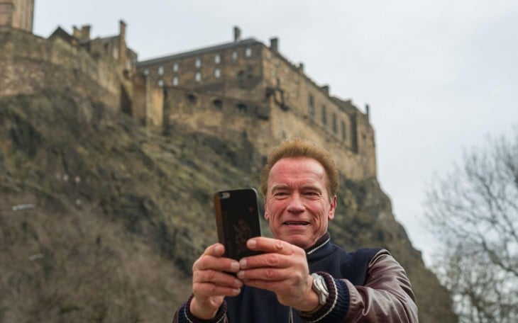 Selfie de Arnold Schwarzenegger en Edimburgo, Reino Unido