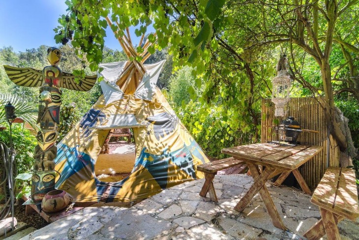 Tipi en Piratas del Caribe en Topanga Cayon, California