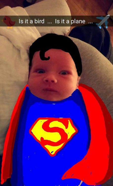 bebé disfrazado de superman