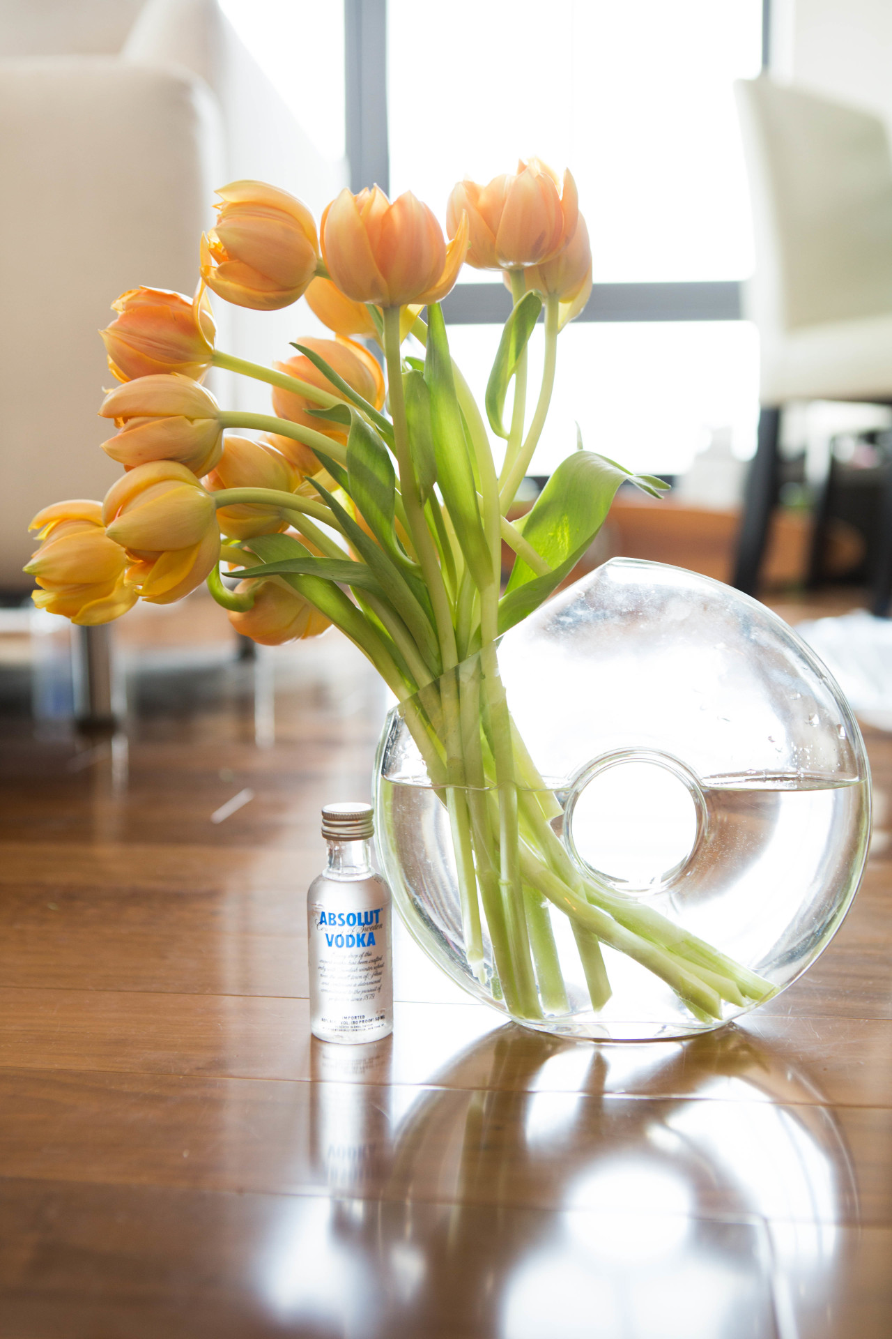 Как продлить жизнь тюльпанам в воде. Ворвщивание тюльпанов в гидрогеле и земле. Сохранение срезанных цветов. Как продлить жизнь тюльпанам в воде. Расщепить стебель.