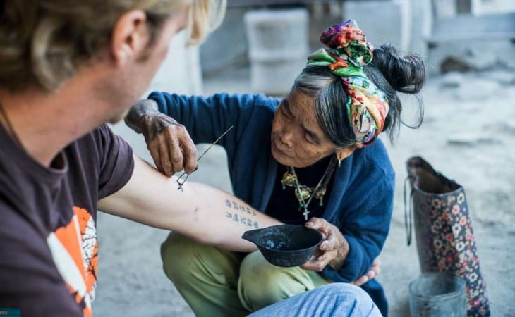 Whang-do tatuadora tradicional en Kalinga, Filipinas 