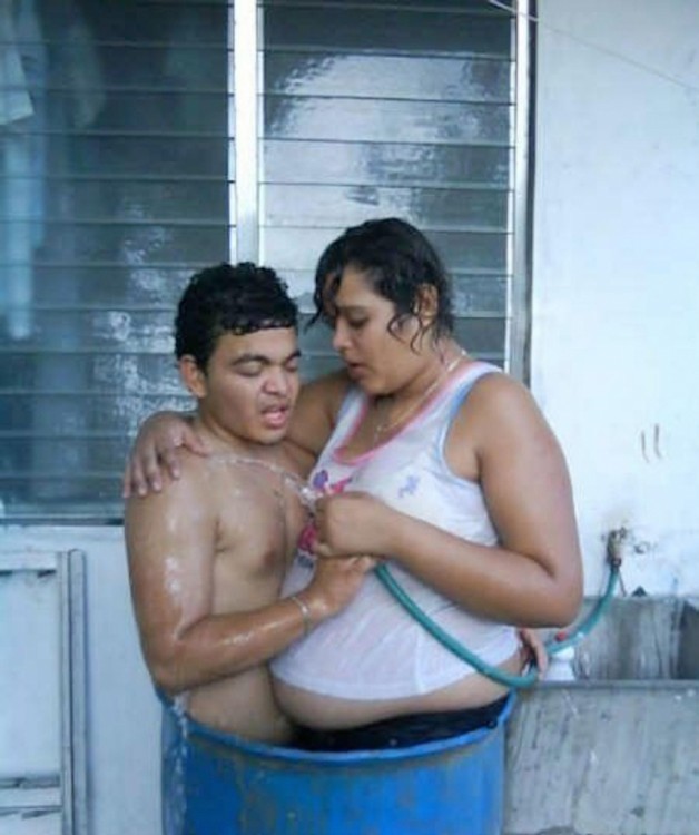 PAREJA EN EL JACUZZI DEL AMOR