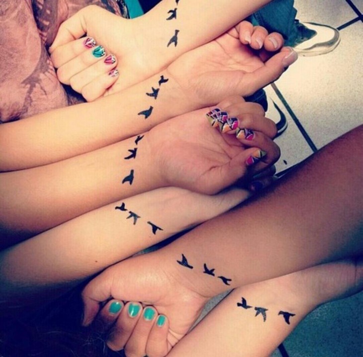 TATUAJES HERMANAS PARVADA