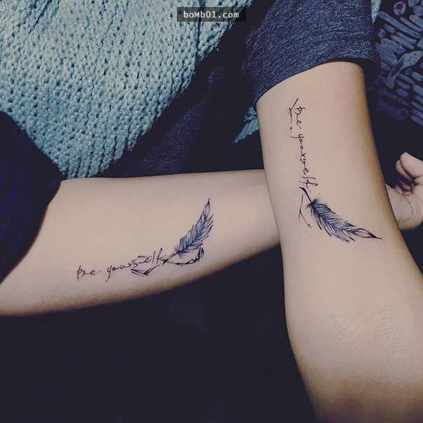 tatuajes hermanas plumas