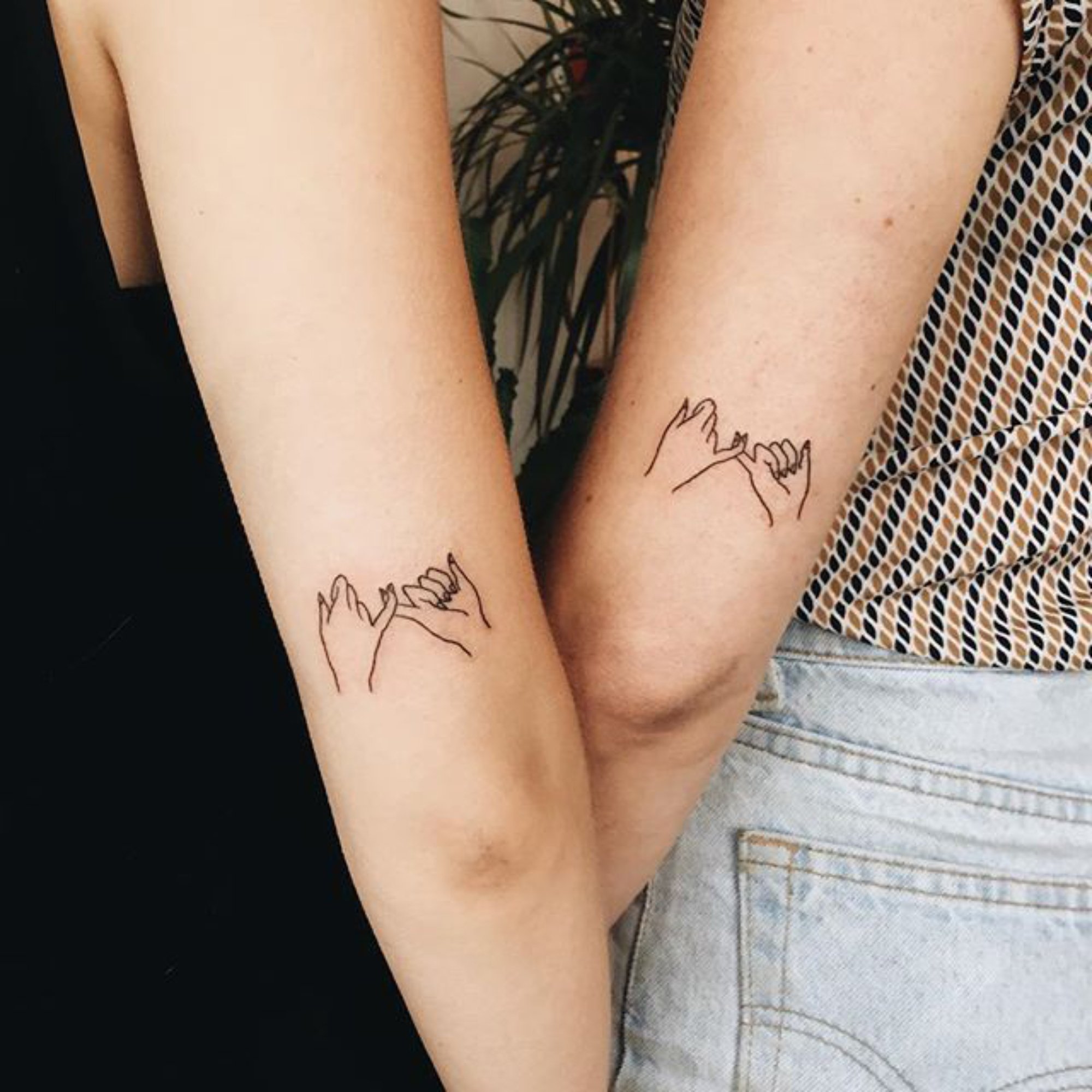 Featured image of post Mu eca Tatuajes Para Hermanas Frases Si tienes una familia grande y la suerte de tener 80 frases seductoras para dejar a cualquiera sin palabras