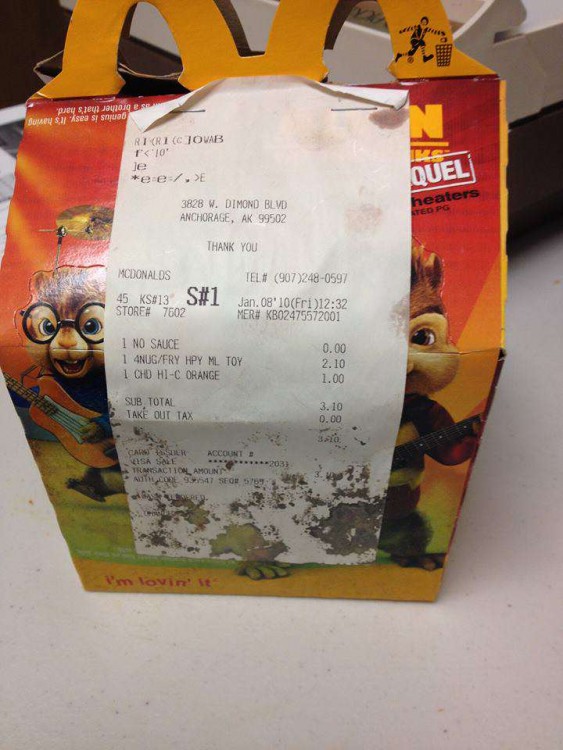 Caja de cartón de la Cajita Feliz de McDonalds comprada hace hace 6 años