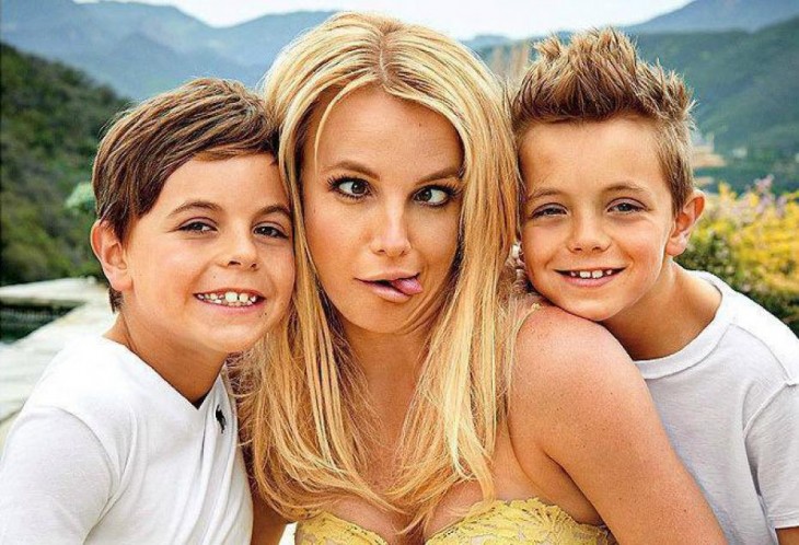 britney con sus hijos pequeños