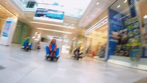 Gif de la carrera real de Mario Kart en un centro comercial de Londres 